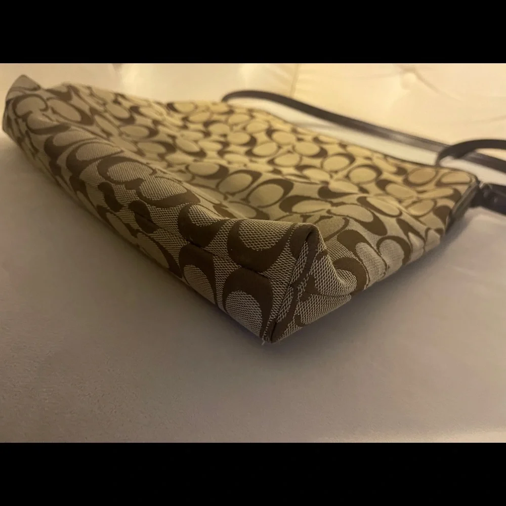 Authentic Coach Crossbody - Picture 12 of 12